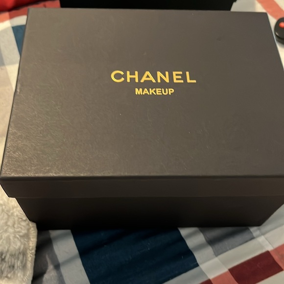 Chanel bag never used no tags Beautiful, 5 charms each one stamped on the back - Picture 9 of 10